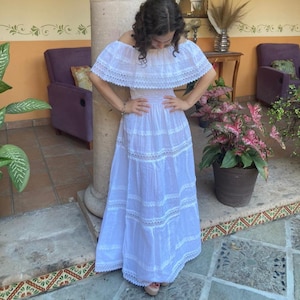 Traditional Mexican long dress, Mexican long dress, peasant dress, strapless dress, ethnic dress. Blanco