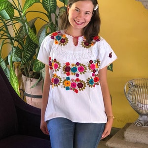 Mexican floral blouse, Traditional mexican hand embroidered blouse, multicolored floral emboidery, ethnic blose, mexican huipil.