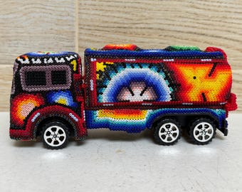 Huichol pärllastbil: Mexikansk folkkonstdekor
