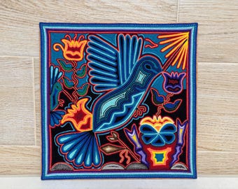 メキシコの毛糸のペイント。壁の装飾に最適なウイチョル族の絵画