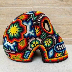 Huichol skull, Huichol Decor, Huichol beadwork, Mexican Art, Collectible figure.