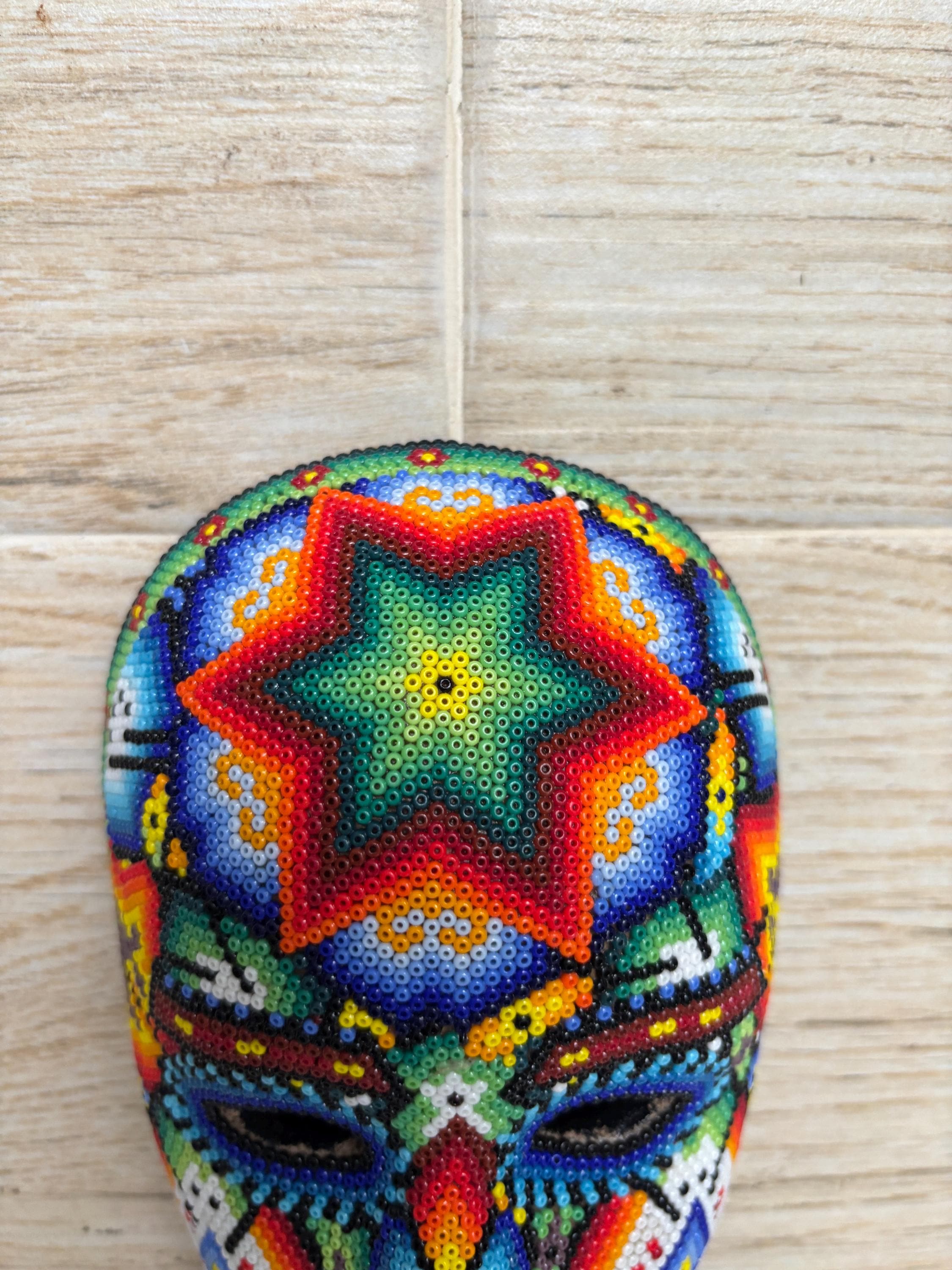 手作りウイチョル族のビーズマスク：ウィシャリカの民芸壁飾り - Etsy 日本
