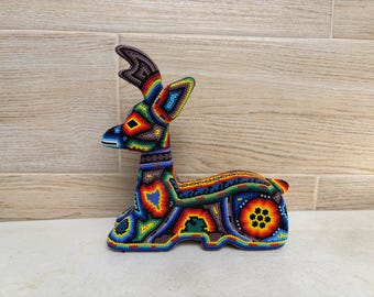 メキシコのウイチョル族のハンドビーズアート、コヨーテ、イサンドロ