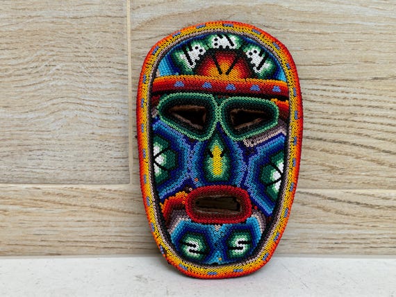 ウイチョル族のビーズマスク：メキシコの民芸品、ウィシャリカの装飾