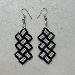 Beaded artisan earrings, huichol earrings, beaded earrings, mexican earrings, huichol art, hippy earrings, gift for her.
