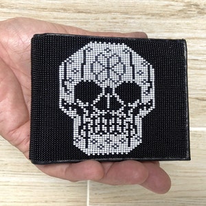 Cartera de piel, billetera cubierta con bordado a mano de chaquira, Arte Mexicano, Arte Huichol, regalo especial.