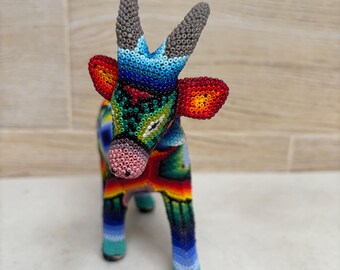 ウイチョル族のビーズ細工のヤギの置物、手作りの色鮮やかなメキシコの