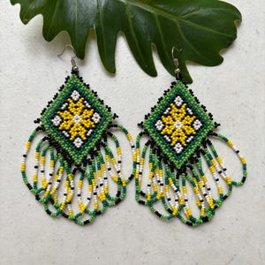 Beaded artisan earrings, huichol earrings, beaded earrings, mexican earrings, huichol art, hippy earrings, gift for her.