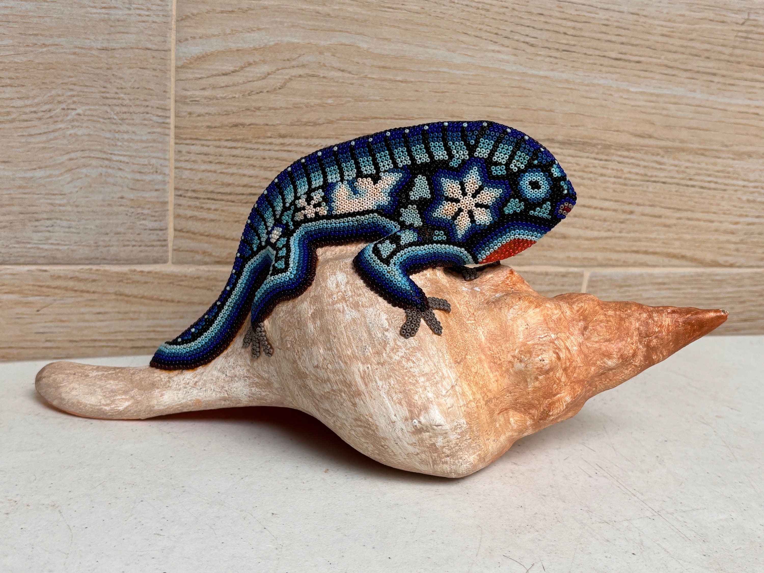 ウイチョル族のビーズイグアナ：メキシコの民芸品 - Etsy 日本