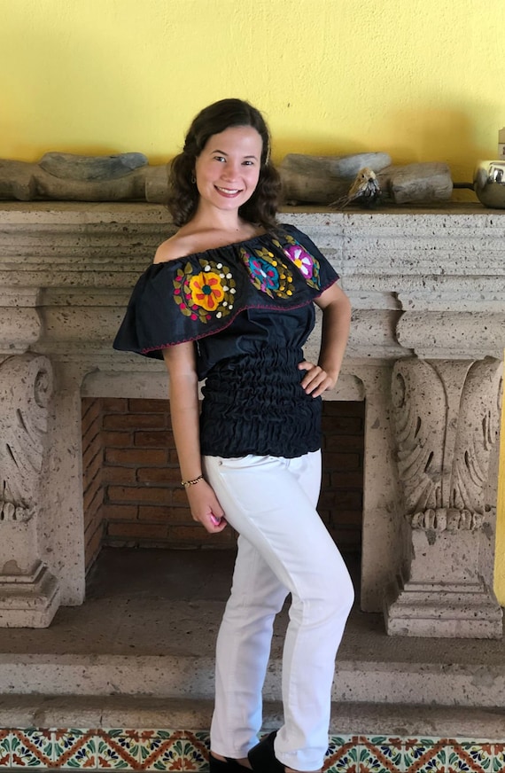手刺繍のメキシカンペザントブラウス：花柄オフショルダートップ 