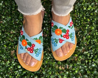 Sandales Huaraches brodées : tongs bohèmes en cuir mexicain