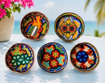 ウイチョル族のビーズ細工のひょうたん鉢、メキシコの民芸品装飾