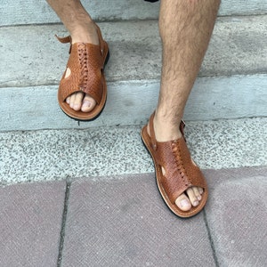 Sandalias de hombre, huaraches de hombre, huaraches de hombre troquelados, sandalias de cuero, huaraches mexicanos.