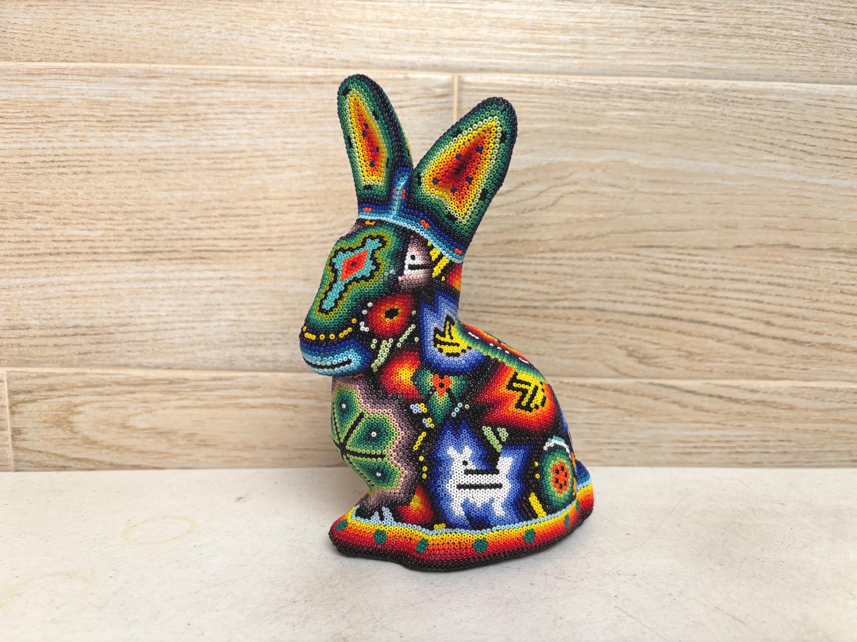 【希少・メキシコ民芸品】ウイチョル族 ビーズアート クジラの尾 置物 手作りのウイチョル族のビーズウサギの置物、メキシコの民芸品