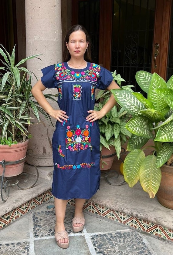 Vestido Floral Mexicano. Vestido Bordado a Mano . Talla S 2X