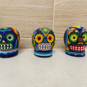 Huichol skull, Huichol Decor, Huichol beadwork, Mexican Art, Collectible figure.