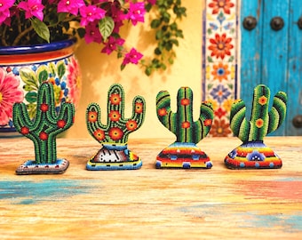 Huichol pärlskulptur av kaktus, mexikansk folkkonstdekor, Wixárika pärlbroderi samlarobjekt