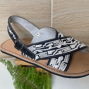 Men&#39;s sandals, man&#39;s huaraches, crossed huaraches, embroidered huaraches for men, leather sandals, tire sole huaraches,Mexican huaraches.