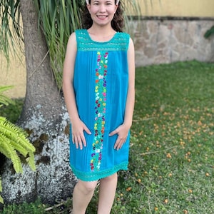 Mexican floral dress, handmade dress, traditional Mexican dress, hand embroidered Mexican dress.