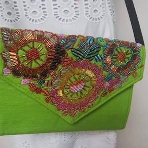 Fine embroidered purse with beads, Mexican purse embroidered with beads, Chiapas purse, shoulder bag.