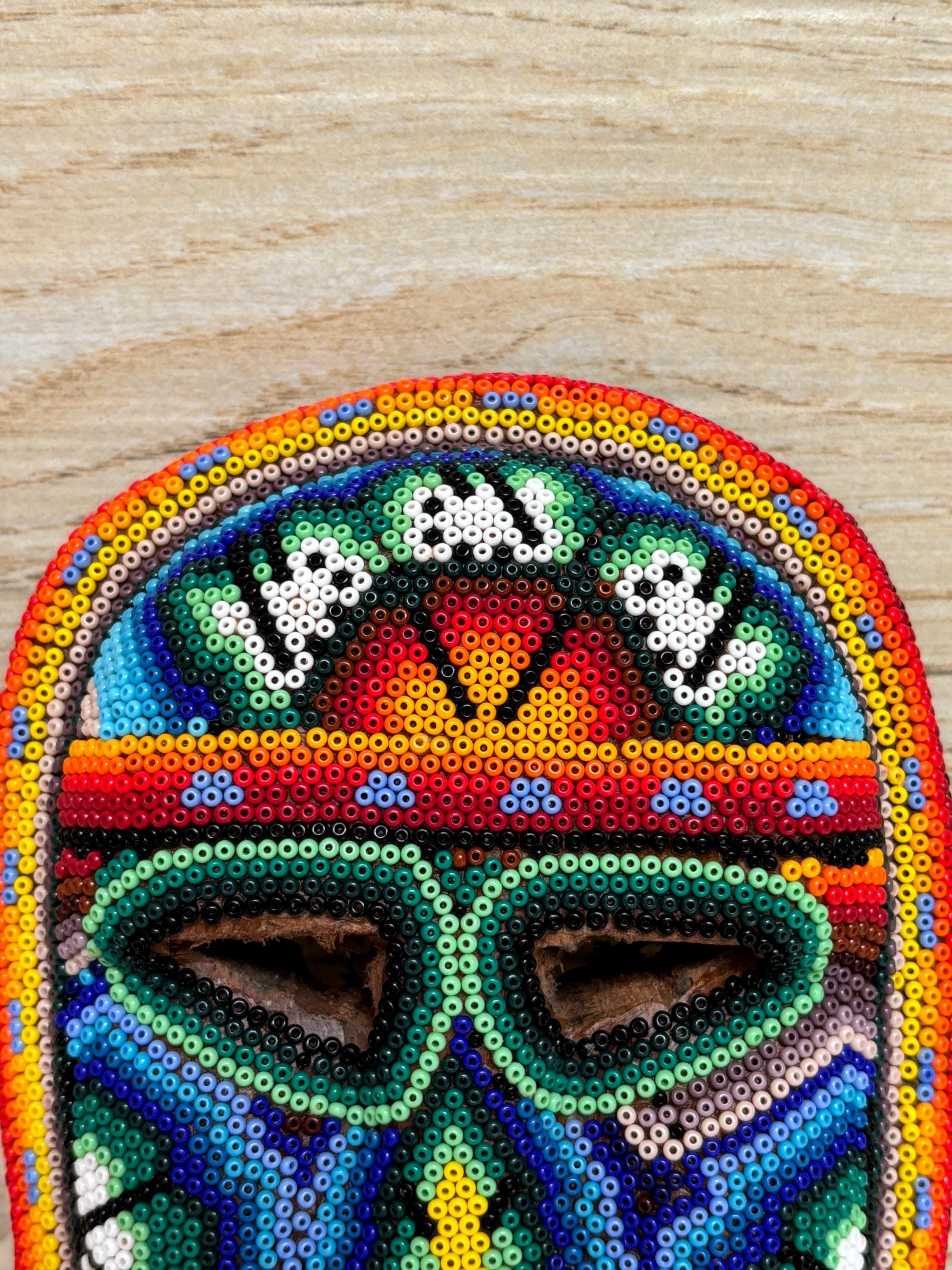 ウイチョル族のビーズマスク：メキシコの民芸品、ウィシャリカの装飾