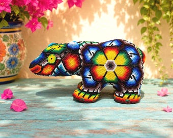 メキシコの民芸品であるウイチョル族の象の像、メキシコの装飾品である