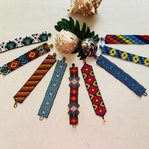 Beaded Huichol bracelet, unisex bracelet, beadwork bracelet, huichol jewelry, mexican jewelry, huichol art.