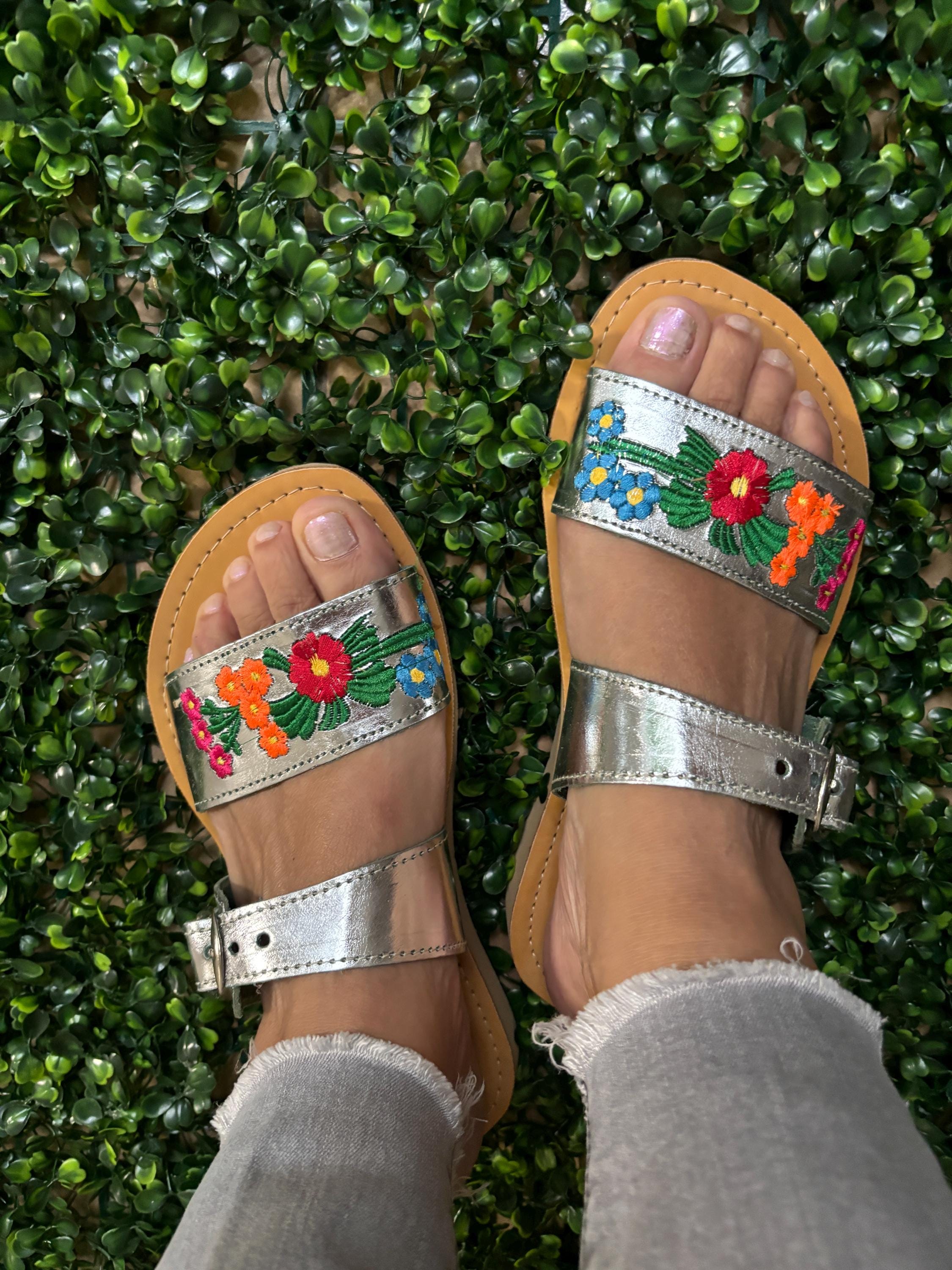 刺繍入りワラチサンダル：ハンドメイドのメキシカンレザーダブル