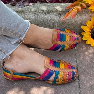 Collier huarache mexicain fait main, sandales pour femmes, huarache multicolore, chaussures mexicaines, huaraches en cuir, chaussures en cuir.