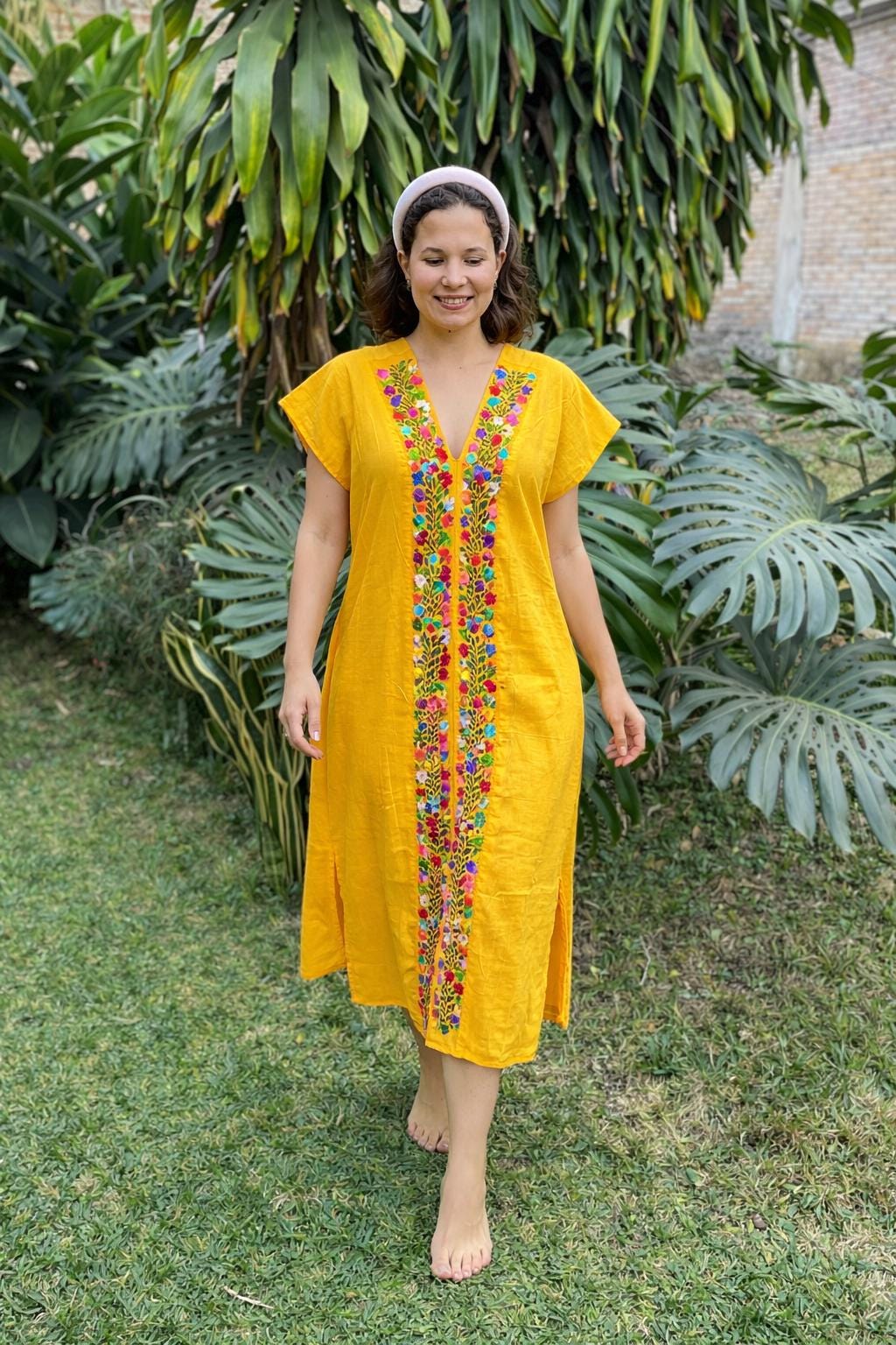 手刺繍のメキシカンドレス：花柄のウイピル民族風ロングドレス - Etsy 日本