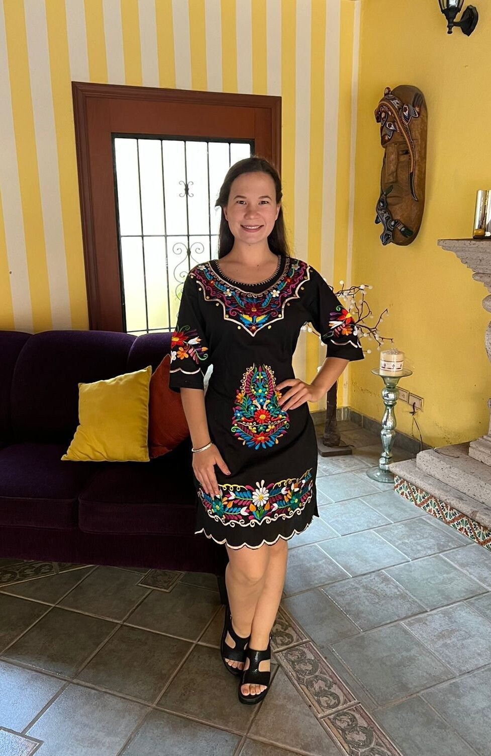 Vestido Indio Tradicional Y Elegante Con Un Diseño De Bordado único Que