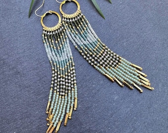 Handgewebte Creolen Fransen Ohrringe: Ocean Moos Rocailles, 24k Gold Plated, lange Größe