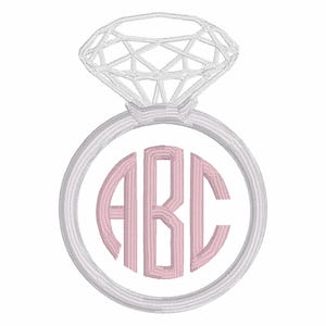 Peut inclure: Motif de broderie d'une bague blanche avec un diamant en haut et un centre circulaire. Le centre présente les lettres brodées "ABC" en rose. Ce motif est idéal pour les projets de broderie et diverses applications.