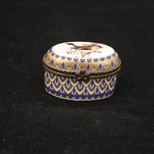 Vintage Limoges style pill or Trinket pot.