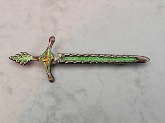 Historically important vintage Scottish brooch. A
