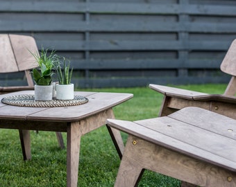 Set of four lounge chairs and table - Colour Walnut. For indoor and outdoor use.