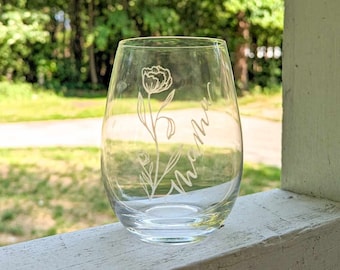 Cute Mama Wine Glass, Personalized Engraved Stemless Wine Glass for Mom, Floral Wine Tumbler, Custom Engraved Gift for Mom, Mothers Day Gift