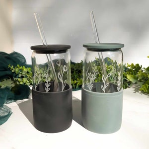 Hand Engraved Dishwasher Safe Glass Tumbler with Lid and Straw, Custom Glass Tumbler for Iced Coffee, Water, Cute Floral Coffee Glass Cup
