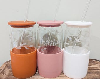 Hand Engraved Floral Glass Tumbler with Lid and Straw, Dishwasher Safe Iced Coffee Cup