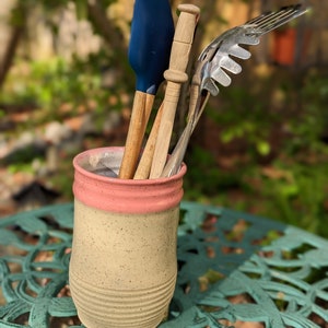 Ceramiczny wazon na przybory kuchenne