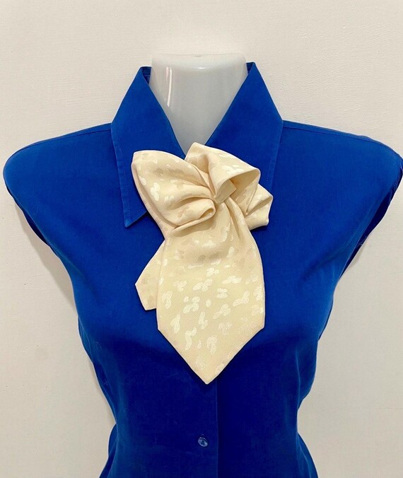 Corbata de seda para mujer hecha a mano Estilo corbatín Collar