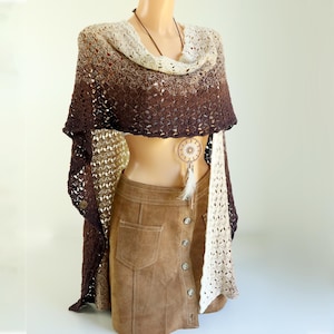 Schema all'uncinetto per un poncho / cardigan / gilet lungo "Cappuccino" – Lingue: inglese (USA) / tedesco; convertibile, boho e adatto ai festival