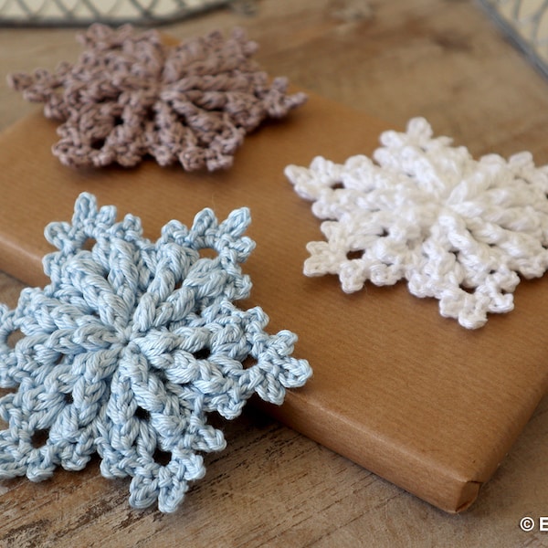 Crochet Pattern for Snowflake "Neve" - English / German