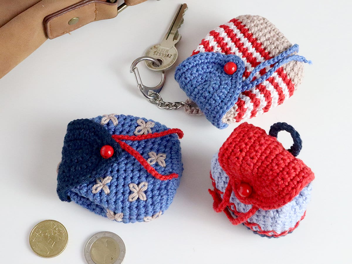 Crochet mini online backpack keychain pattern