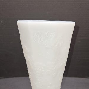 White Octagonal Pedestal Milk Glass Vase Grapes Leaves Anchor Hocking