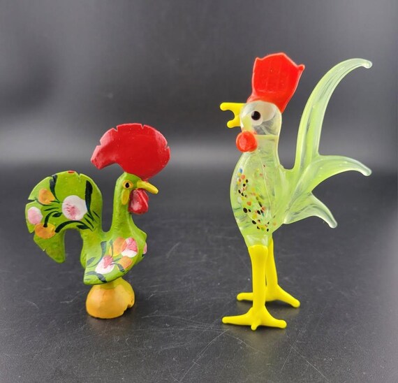 petits coqs colorés, coq en verre soufflé, coqs en bois