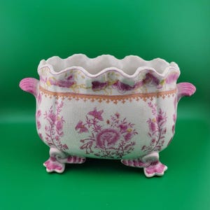 United Wilson 1897 porcelain planter, antique cachepot, jardiniere, pink and white floral Chinoiserie design and footed base