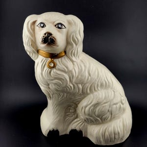 Grote Staffordshire-hond, witte Staffordshire-hond gemaakt in Engeland, antiek hondenbeeldje, vintage Staffordshire-hondenbeeldje, hond, schattige hond