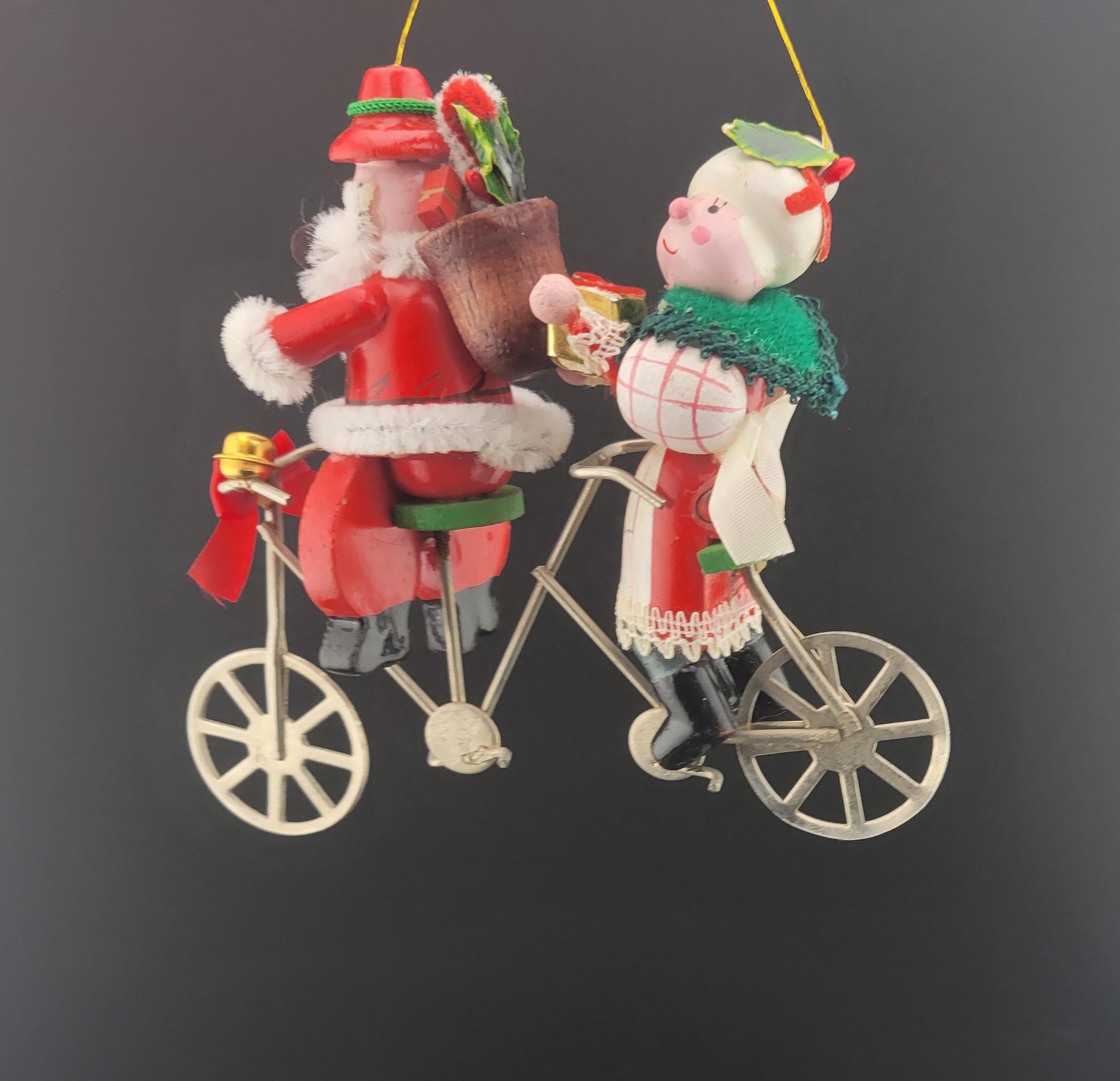 ヴィンテージクリスマス、木製のサンタクロース夫妻のオーナメント