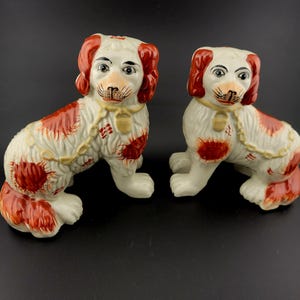 Figurka Staffordshire Ceramic Cavalier King Charles Spaniel, antyczne figurki par psów Staffordshire, Staffordshire red cavalier spaniel